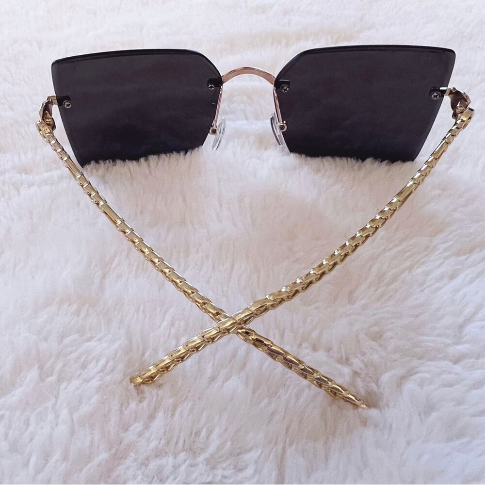 Skyla Black & Gold Chain Link Oversized Sunglasses - Picture 10 of 11
